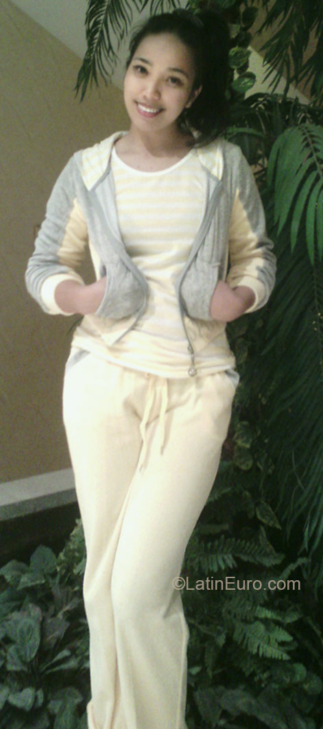 Date this hard body Saudi Arabia girl Maritess from Riyadh SA20