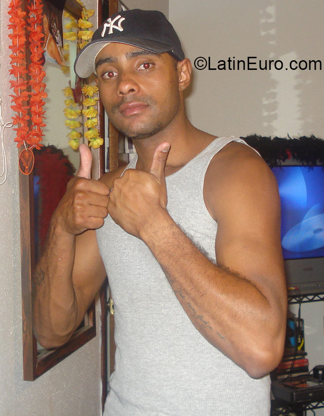 Date this stunning Brazil man Joe from Campinas BR9341