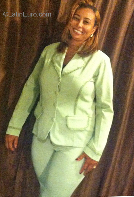 Date this passionate Dominican Republic girl Cristal from Santo Domingo DO22313