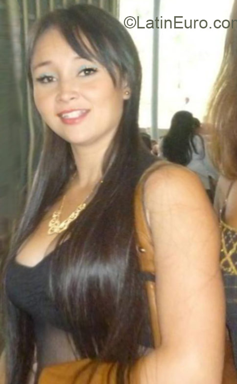 Date this pretty Colombia girl Nikole from Medellin CO17561