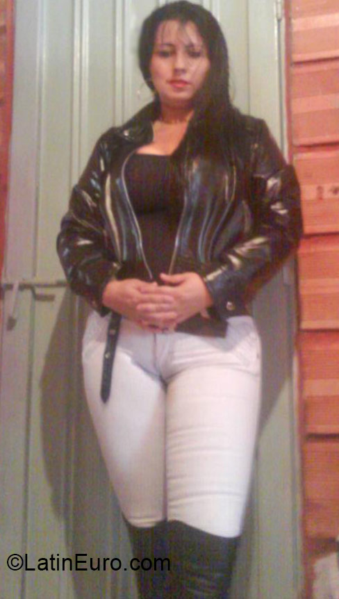 Date this delightful Colombia girl Lina from Bogota CO17586