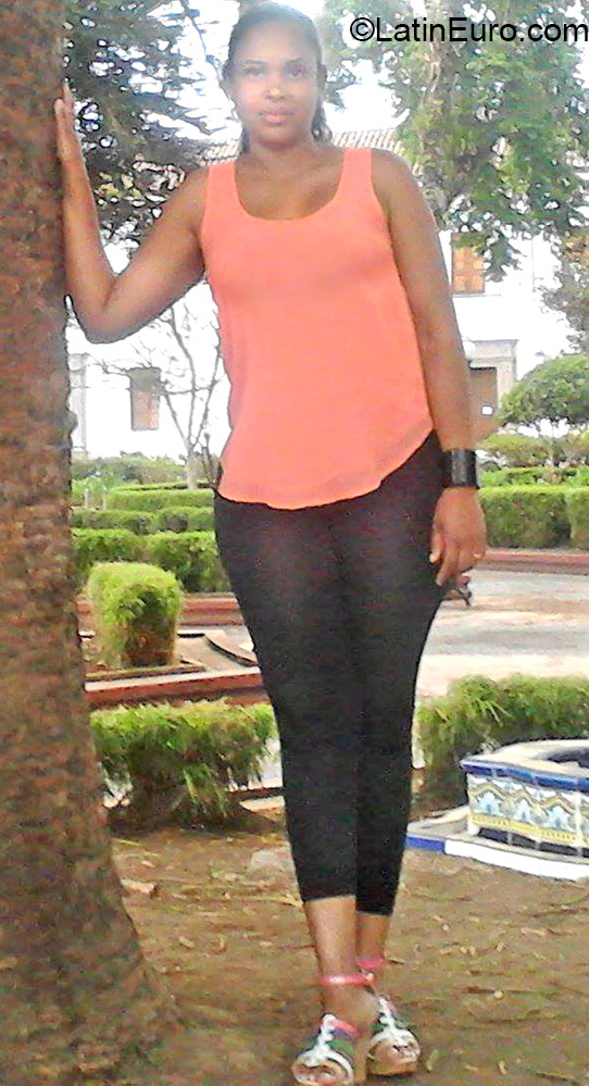 Date this sensual Colombia girl Claudia from Armenia CO17595