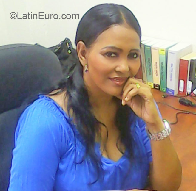 Date this nice looking Dominican Republic girl Bianca from Santo Domingo DO22460