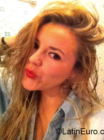 Date this gorgeous Colombia girl Camila from Bogota CO17606