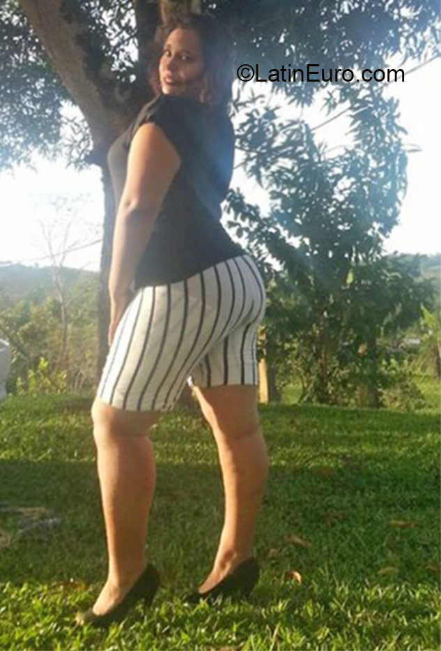 Date this attractive Honduras girl Yolanda from Puerto Cortes HN2784