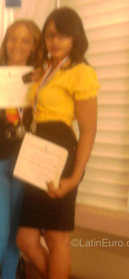 Date this happy Dominican Republic girl Yania from San Juan DO22498
