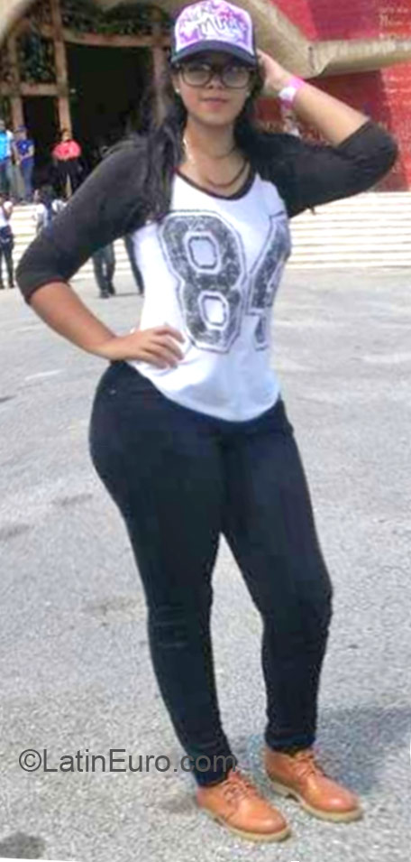 Date this georgeous Dominican Republic girl Scarlett from Santo Domingo DO22517