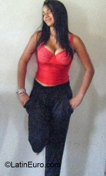 Date this nice looking Dominican Republic girl Madelyn from Santo Domingo DO22544