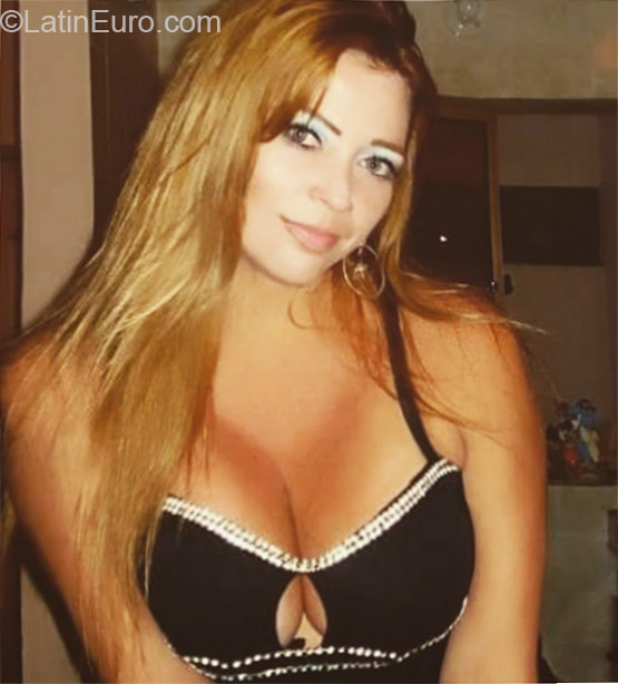 Date this delightful Colombia girl Erika from Medellin CO18308