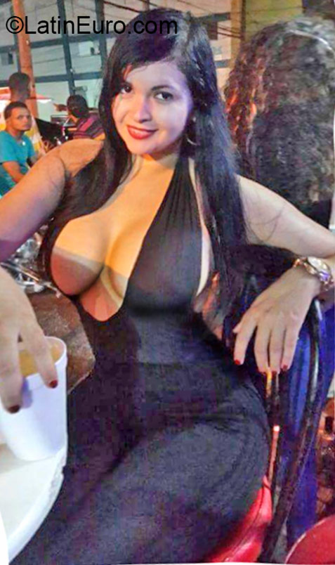 Date this nice looking Dominican Republic girl Madelineee from Santo Domingo DO22621