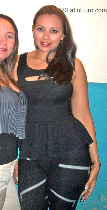 Date this nice looking Venezuela girl Teresa from Calabozo VE568