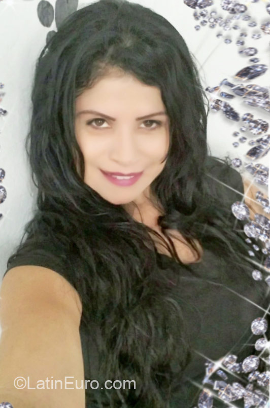 Date this charming Colombia girl Olgalu from Bucaramanga CO17732
