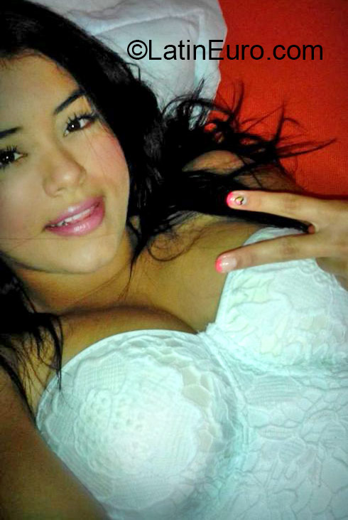Date this beautiful Colombia girl Estefany from Pereira CO17734