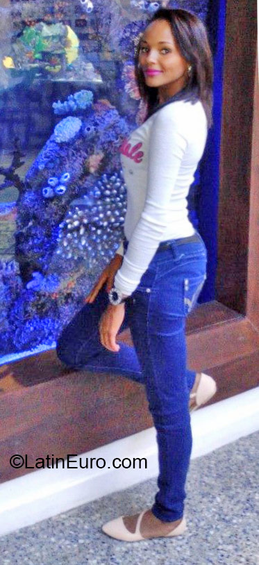 Date this hot Dominican Republic girl Yadelka from Monsenor Nouel DO22707