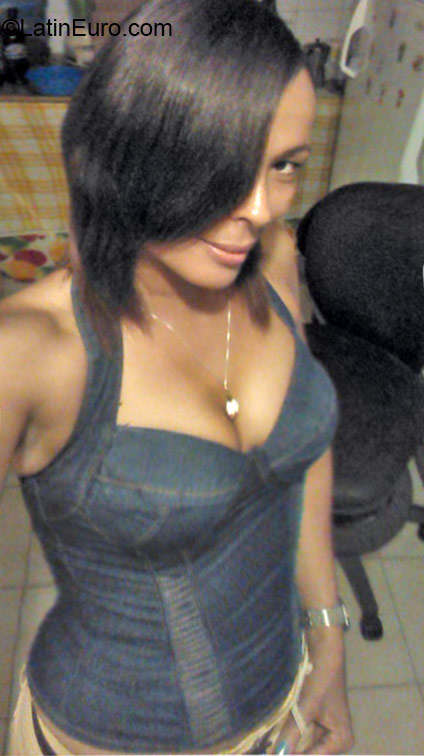 Date this lovely Dominican Republic girl Mari from San Pedro De Macoris DO22711
