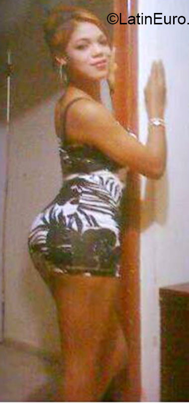 Date this sensual Dominican Republic girl Kenia from Santiago DO22764