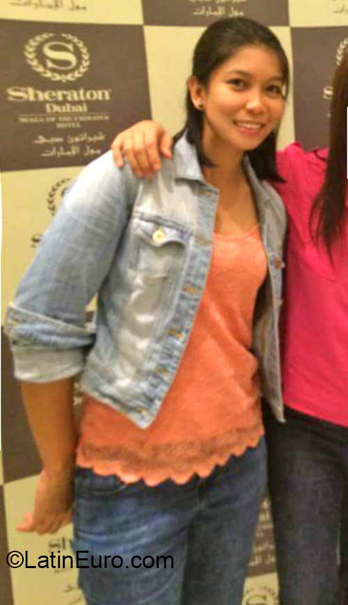 Date this athletic United Arab Emirates girl Elaine from Dubai AE43