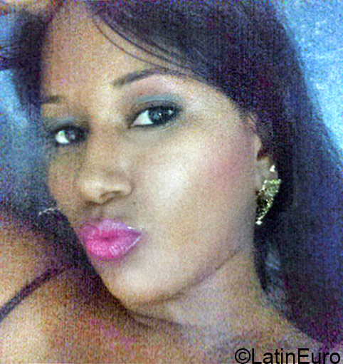 Date this fun Brazil girl Jaqueline from Salvador BR9401