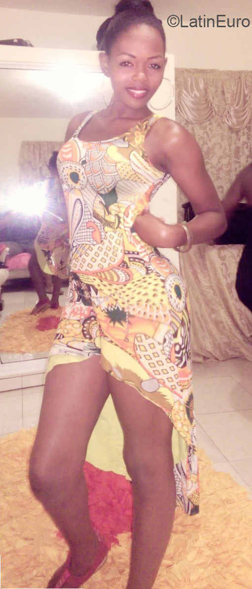 Date this sensual Dominican Republic girl Maria from Higuey DO22787