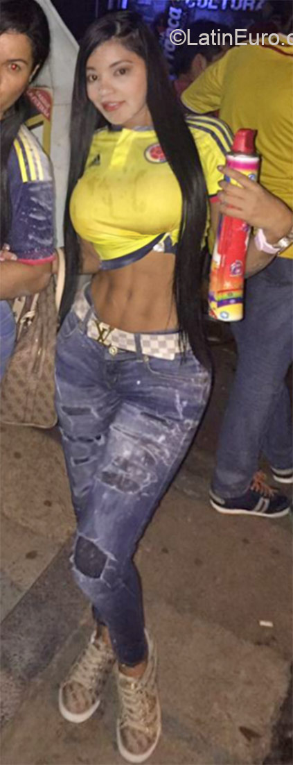 Date this lovely Colombia girl Rosana from Bogota CO17769