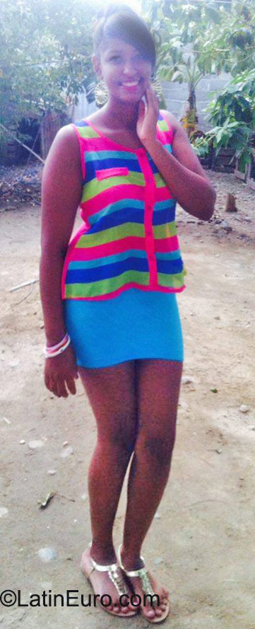 Date this beautiful Dominican Republic girl Maria from Santo Domingo DO22829