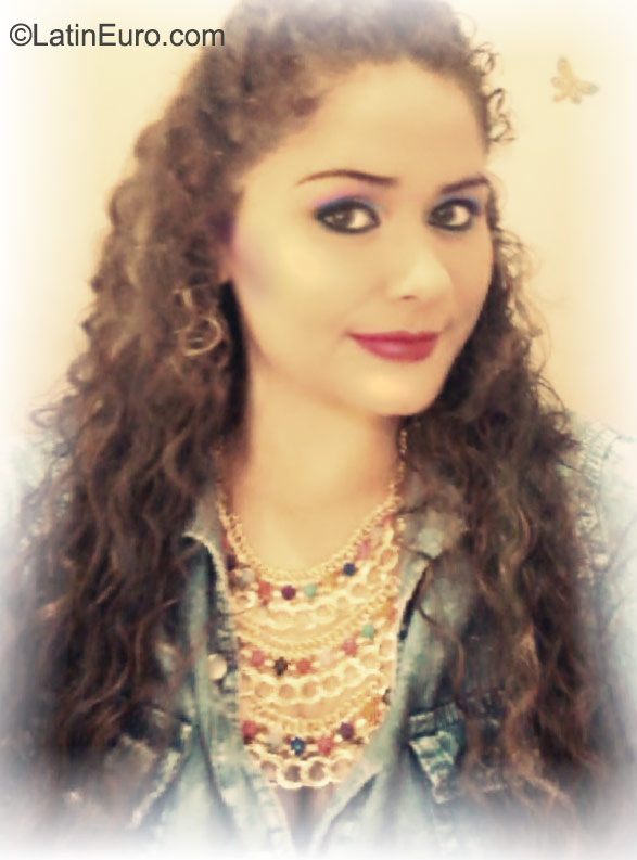 Date this voluptuous Panama girl Katherine from Panama City PA654