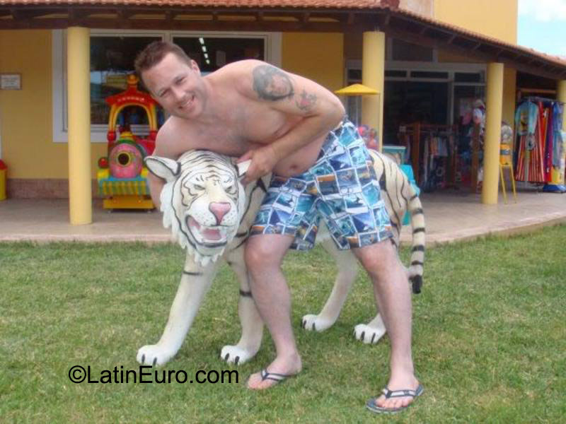 Date this tall United States man GILSTRAP JEREMY from Oklahoma US16354