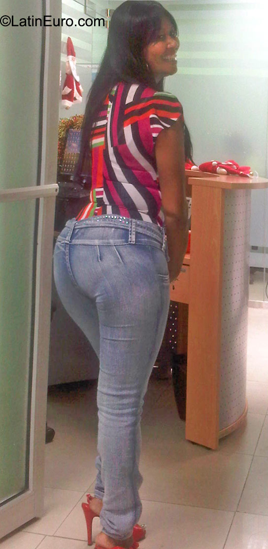 Date this charming Dominican Republic girl Angela from Santo Domingo DO22919