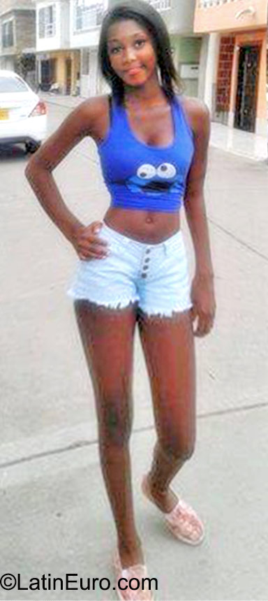 Date this athletic Colombia girl Alexandra from Medellin CO17835