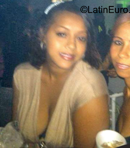 Date this exotic Dominican Republic girl Deborah from Santo Domingo DO22990