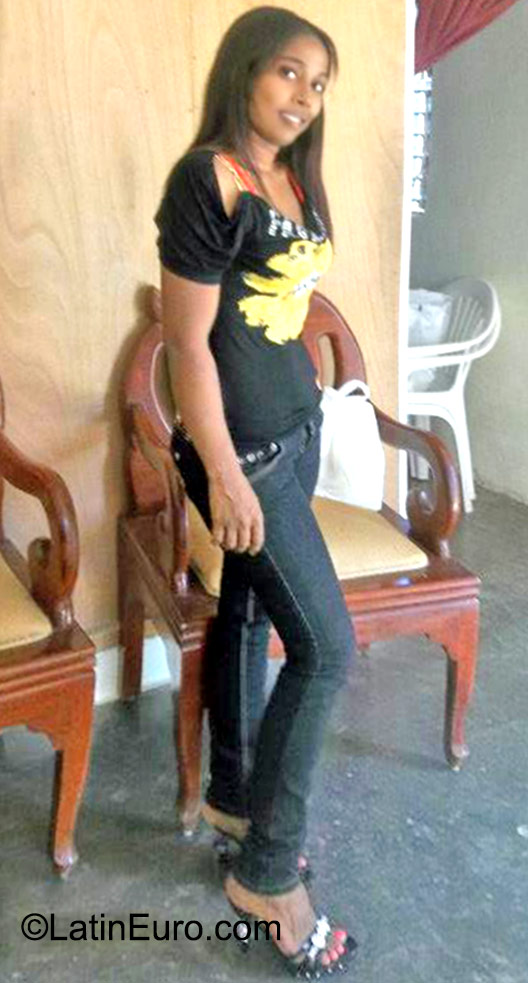 Date this attractive Dominican Republic girl Enolisa from Santiago DO23006