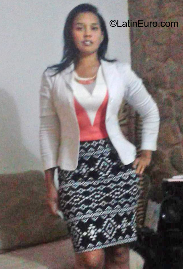 Date this hard body Venezuela girl Valentina from Porlamar VE606