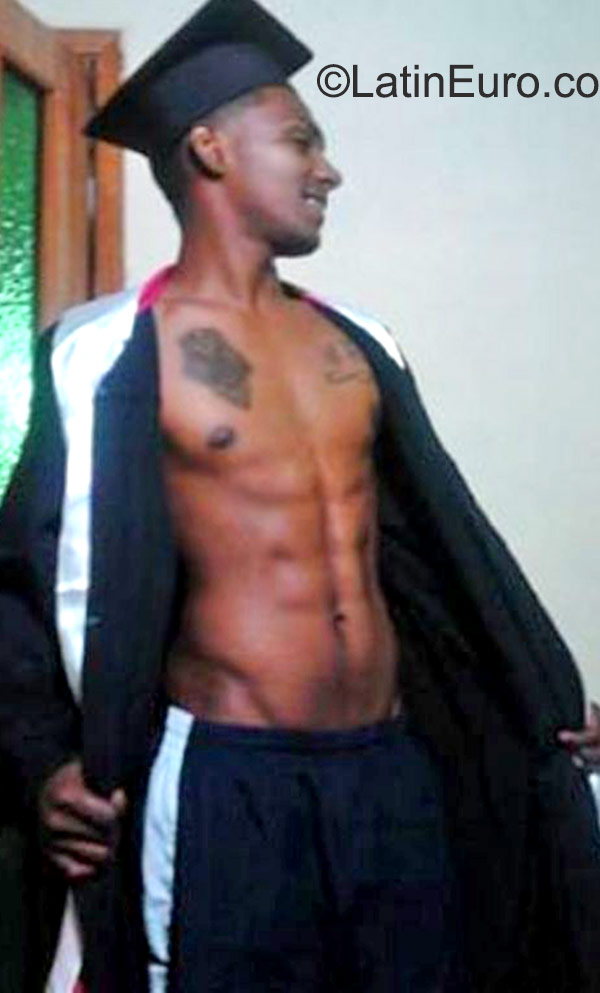 Date this sensual Venezuela man Jhoinerliendo from Caracas VE607