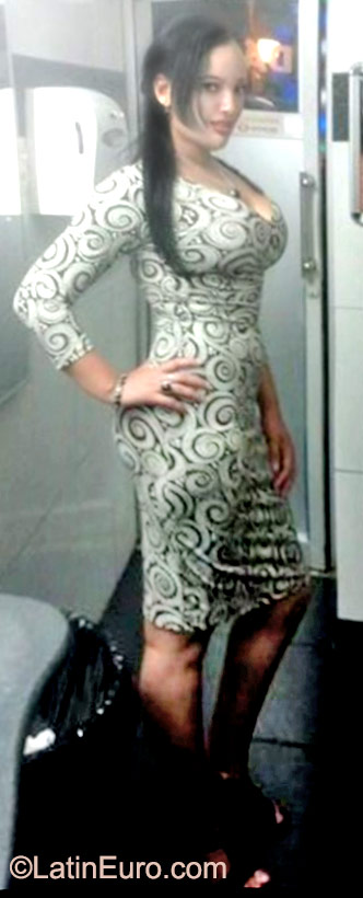 Date this lovely Dominican Republic girl Estrella from Santo Domingo DO23040