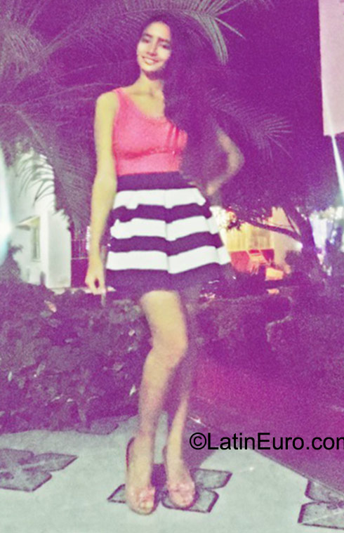 Date this young Colombia girl Adriana from Barranquilla CO17914