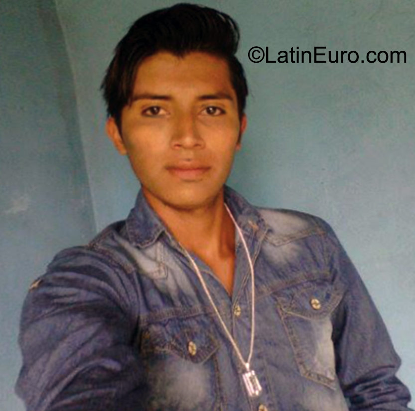 Date this pretty Colombia man Kelwen from Bogota CO17918