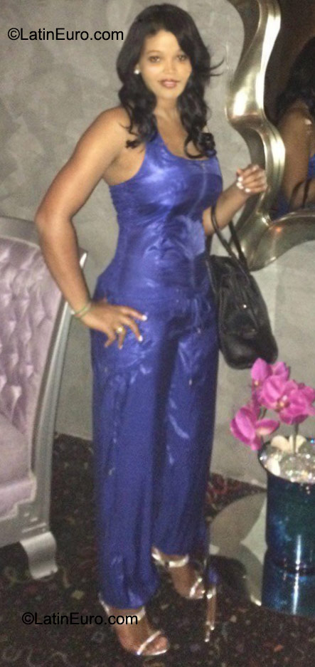 Date this stunning Dominican Republic girl Mariel from Santo Domingo DO23062