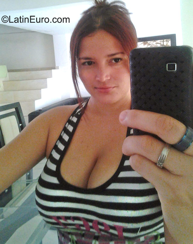 Date this lovely Colombia girl Beth from Cartagena CO17921