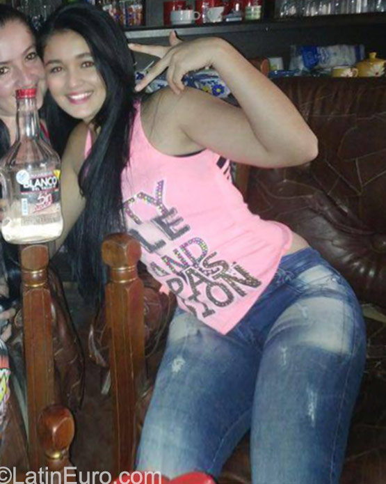 Date this pretty Colombia girl Mary from Cali CO17946