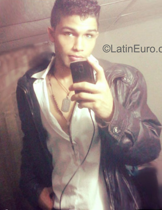 Date this pretty Venezuela man Brian from Merida VE623