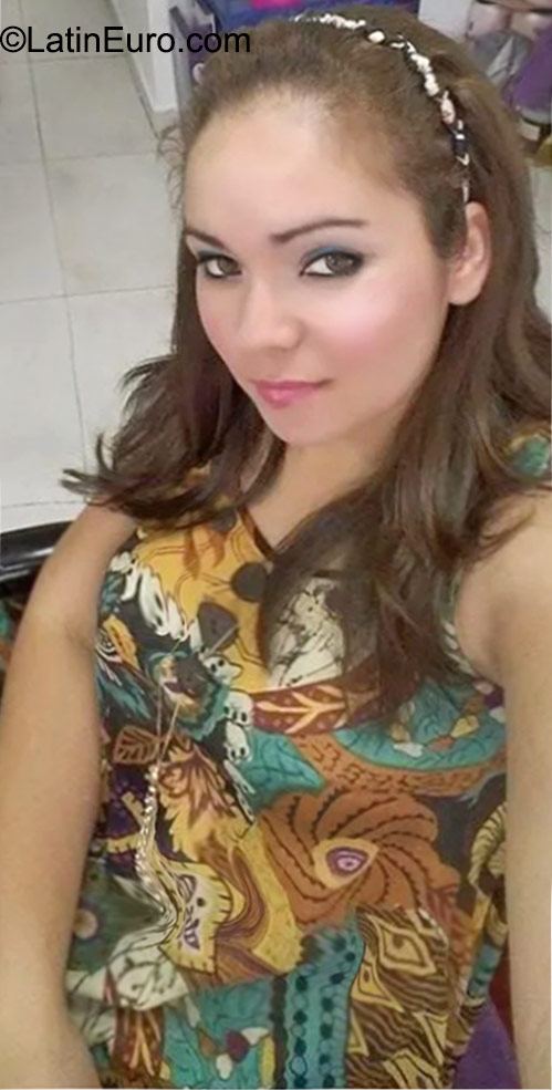 Date this pretty Honduras girl Yakiy from Santa rosa de copan HN1685