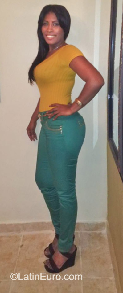 Date this athletic Dominican Republic girl Sara from Santiago DO23191