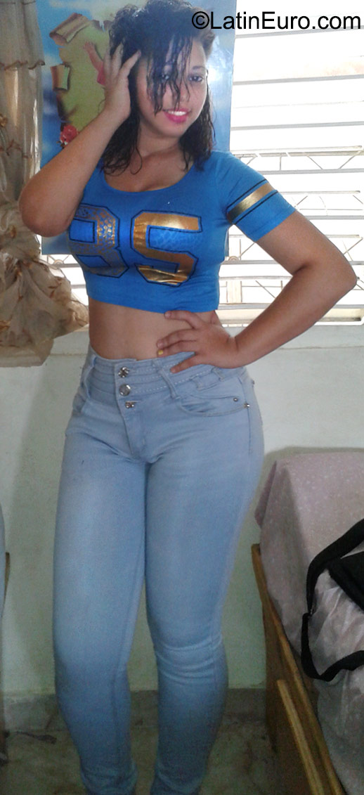 Date this fun Dominican Republic girl Laura from Santo Domingo DO23207