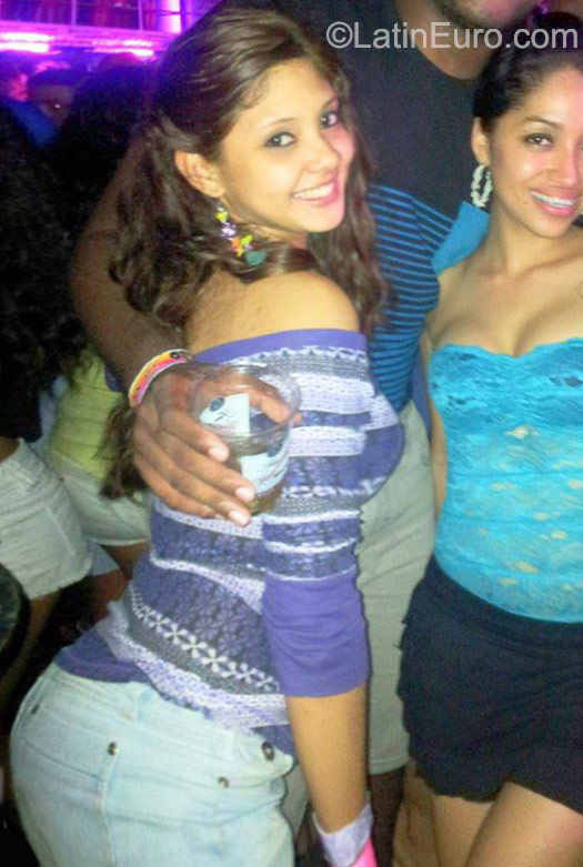 Date this attractive Panama girl Anyie from Panama City PA696