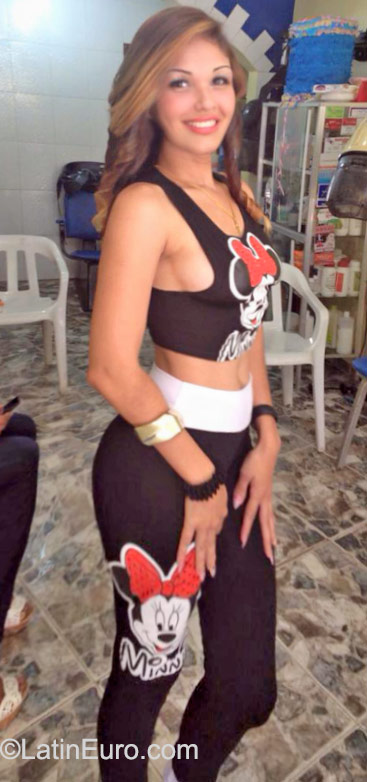 Date this happy Dominican Republic girl Yani from Bonao DO23261