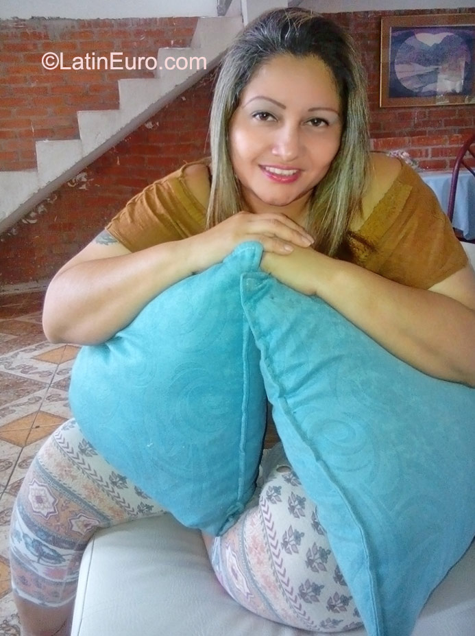 Date this tall Colombia girl Francie from Cali CO18020