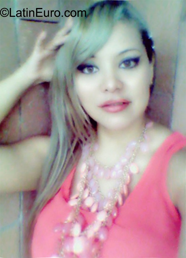 Date this hot Colombia girl Perlita8 from Santa Marta CO18081