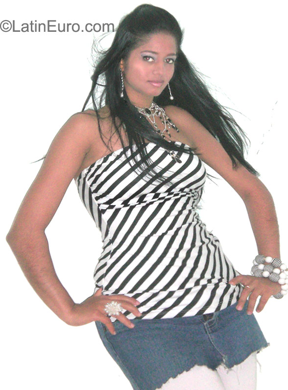 Date this good-looking Dominican Republic girl Mabel from Santiago DO23388