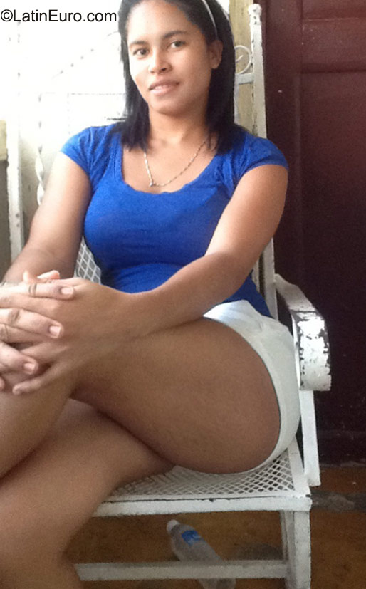 Date this stunning Dominican Republic girl Carolina from Santo Domingo DO23396