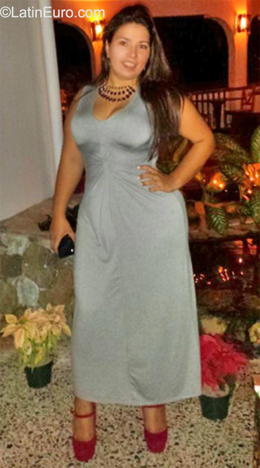 Date this beautiful Honduras girl Samary from Tegucigalpa HN1731